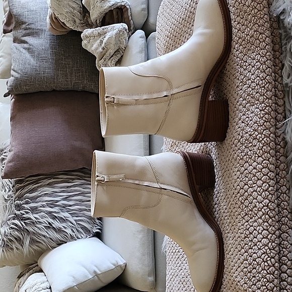 Ivory Boots - Picture 2 of 6